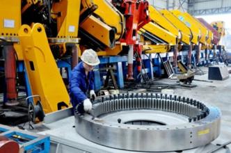 裝備制造業(yè)應(yīng)精準(zhǔn)發(fā)力補(bǔ)短板 搶占制高點