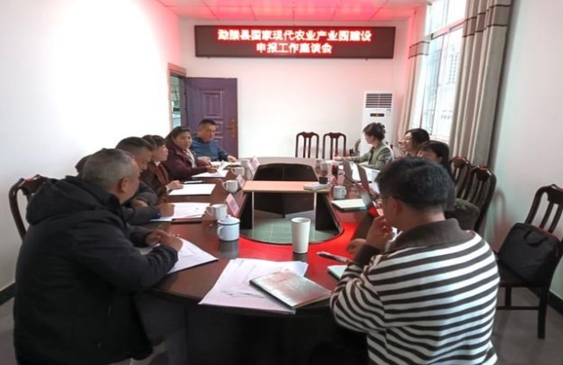 我院團(tuán)隊(duì)走入“中國天然橡膠第一縣”，與勐臘共赴國家現(xiàn)代農(nóng)業(yè)產(chǎn)業(yè)園建設(shè)之